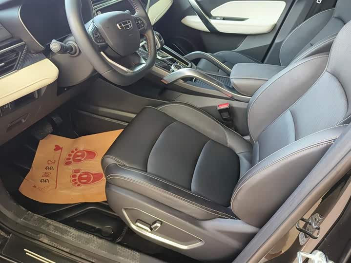 Фото 9 - Geely Atlas