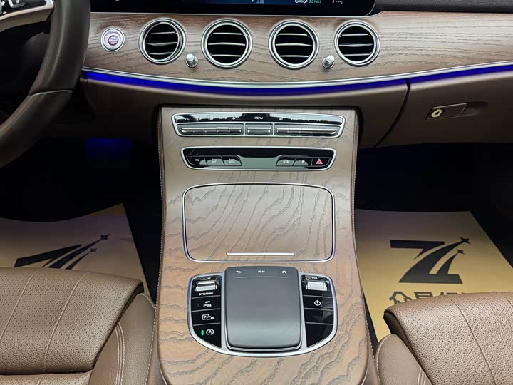 Photo 9 - Mercedes-Benz E-Class