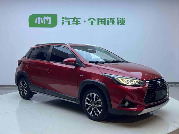 Фото 3 - Toyota Yaris L Hatchback