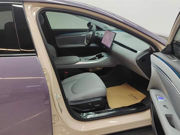 Фото 8 - XPeng Mona M03