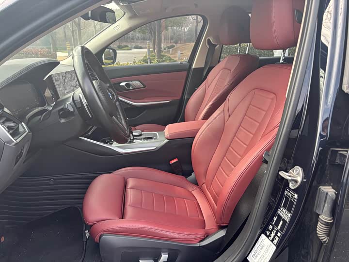 Photo 4 - BMW 3 Series