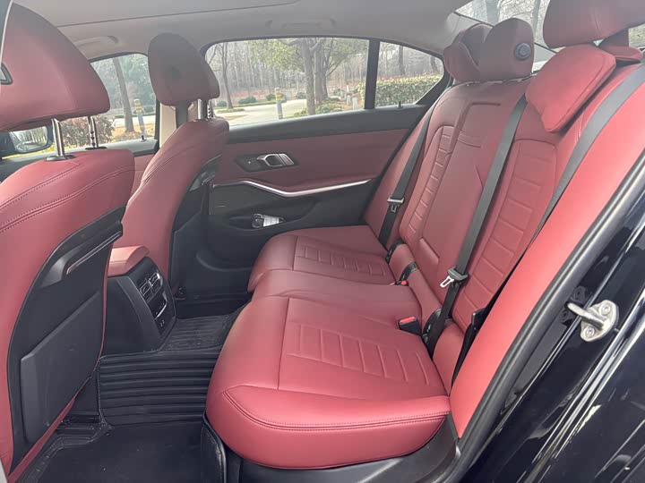 Photo 8 - BMW 3 Series