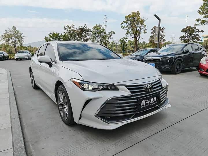 Photo 3 - Toyota Avalon