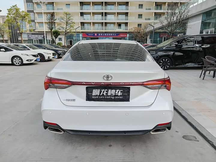 Photo 4 - Toyota Avalon