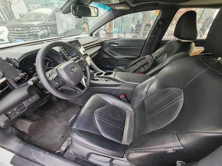 Photo 7 - Toyota Avalon