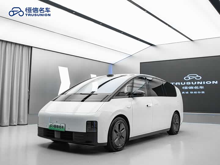 Фото 1 - LiXiang Mega