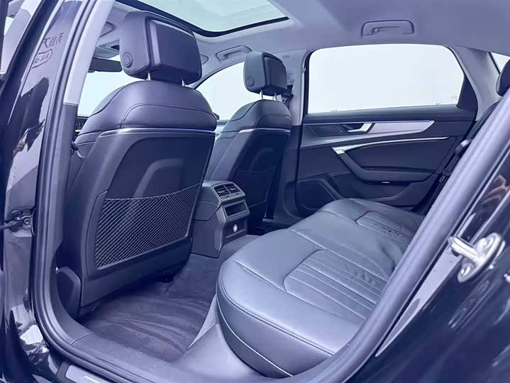 Фото 7 - Audi A6L
