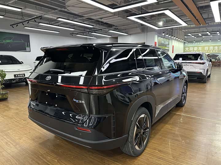 Photo 5 - Toyota bZ3X