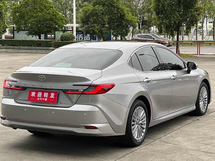 Фото 4 - Toyota Camry