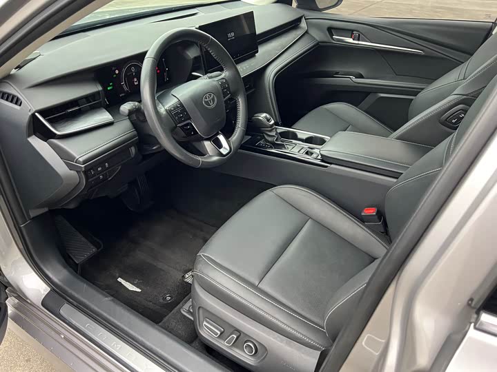 Фото 7 - Toyota Camry