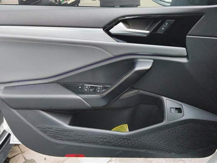 Фото 7 - Volkswagen Sagitar L