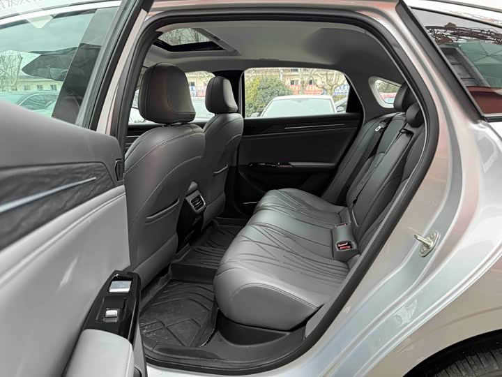 Фото 7 - Geely Galaxy L6