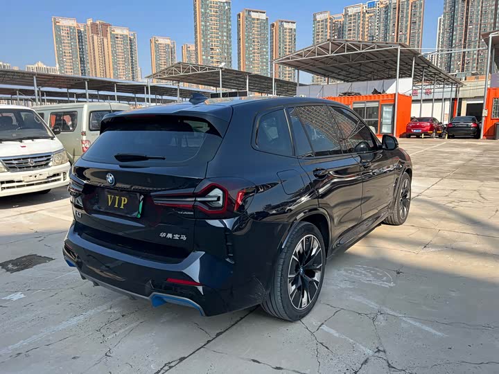 Фото 9 - BMW iX3