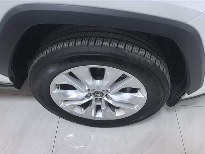 Фото 6 - Toyota Wildlander