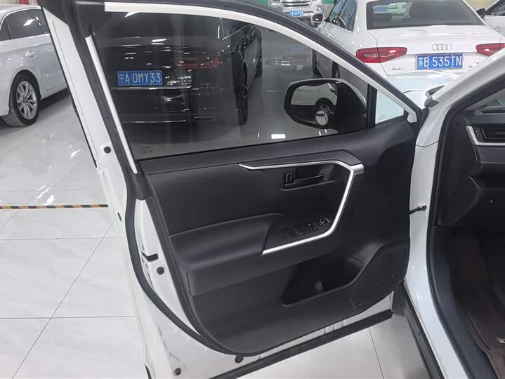 Фото 7 - Toyota Wildlander