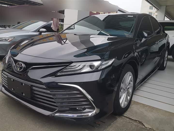 Фото 1 - Toyota Camry