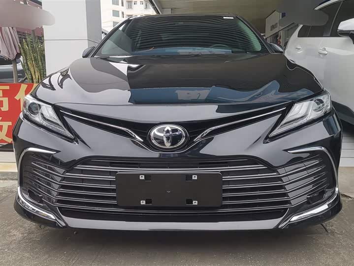 Фото 2 - Toyota Camry