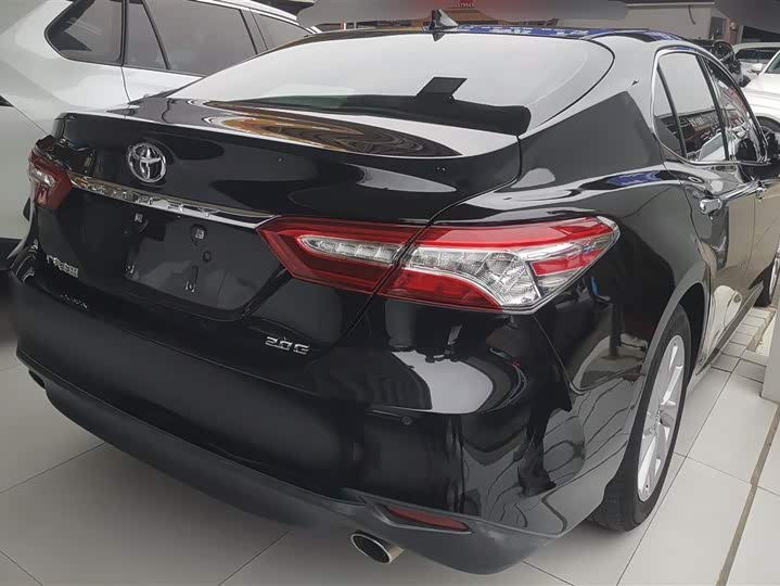 Фото 3 - Toyota Camry