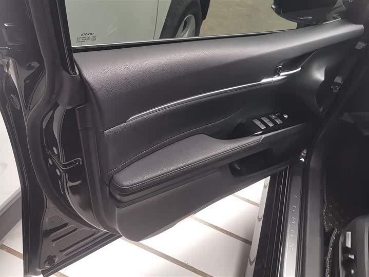 Фото 7 - Toyota Camry