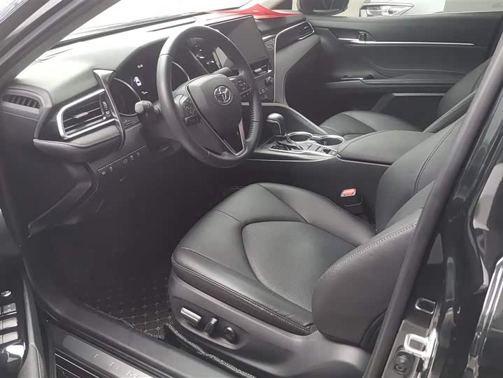 Фото 9 - Toyota Camry