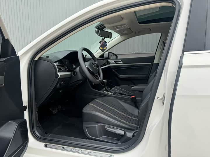 Фото 4 - Volkswagen Lavida