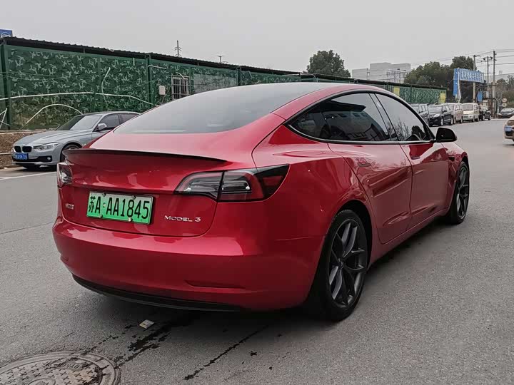 Фото 3 - Tesla Model 3