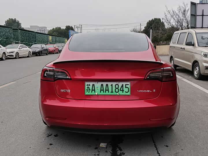 Фото 4 - Tesla Model 3