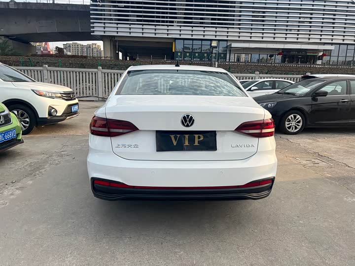 Фото 7 - Volkswagen Lavida