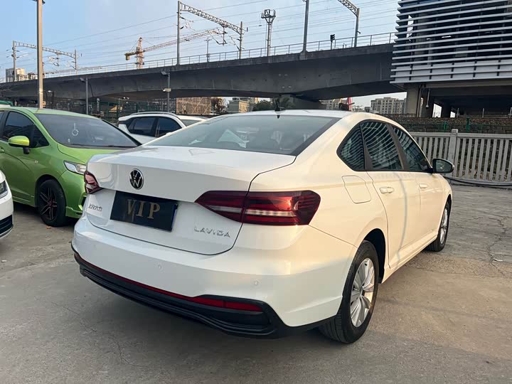 Фото 9 - Volkswagen Lavida