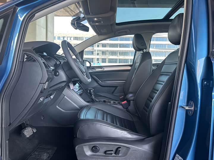 Фото 4 - Volkswagen Touran L