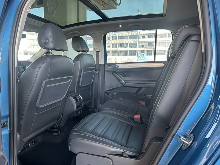 Фото 5 - Volkswagen Touran L