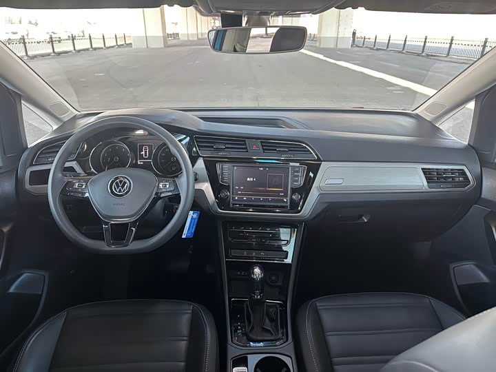Фото 6 - Volkswagen Touran L