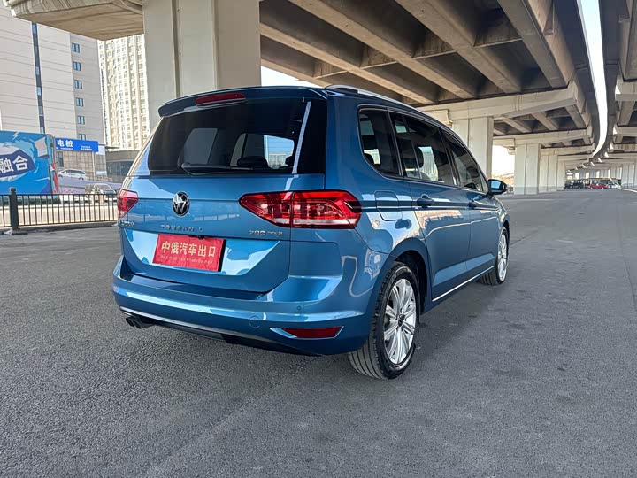 Фото 9 - Volkswagen Touran L