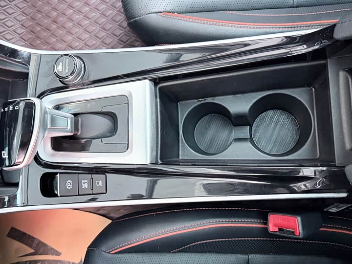 Фото 9 - Kia Seltos