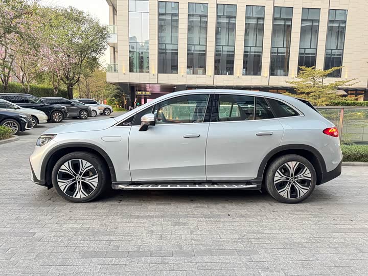 Фото 8 - Mercedes-Benz EQE SUV