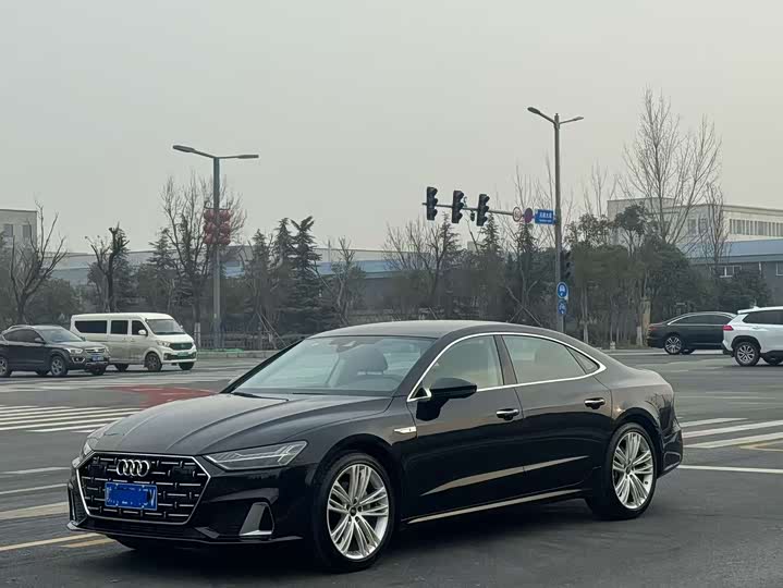 Фото 1 - Audi A7L