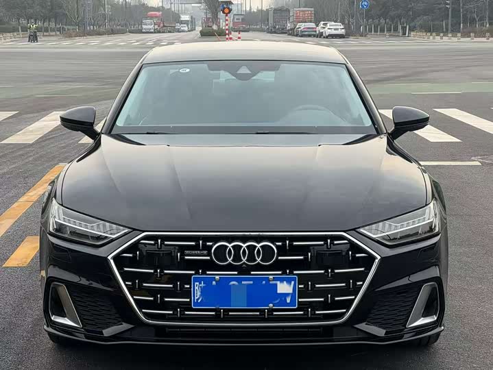 Фото 2 - Audi A7L