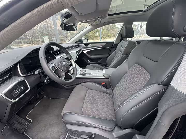 Фото 3 - Audi A7L