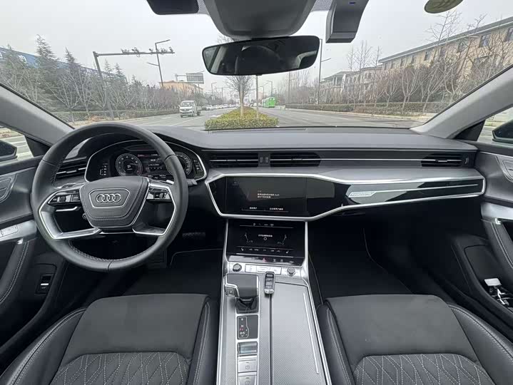 Фото 6 - Audi A7L