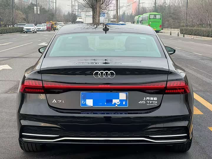 Фото 8 - Audi A7L