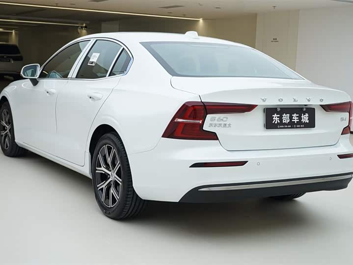 Фото 4 - Volvo S60