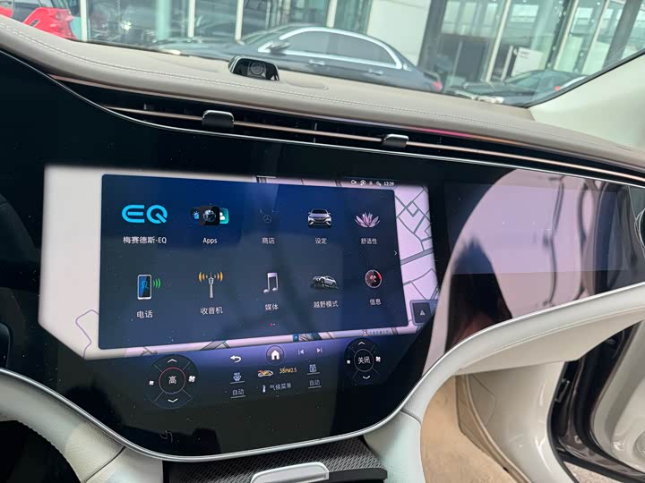 Фото 8 - Mercedes-Benz EQE SUV