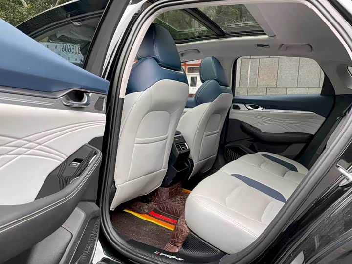 Фото 7 - Geely Preface