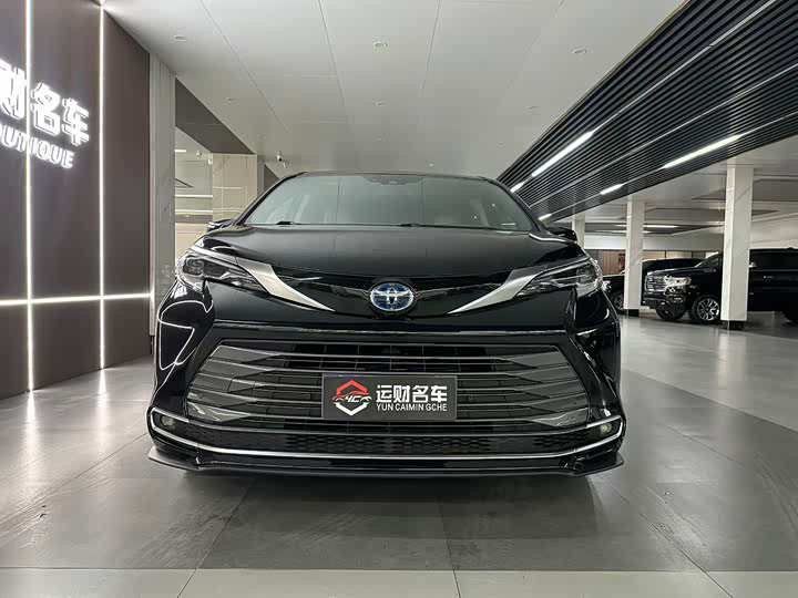 Фото 2 - Toyota Sienna