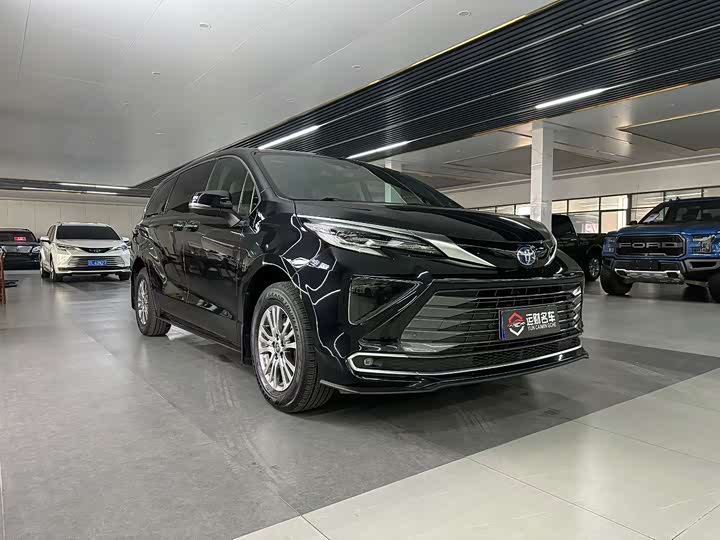 Фото 3 - Toyota Sienna