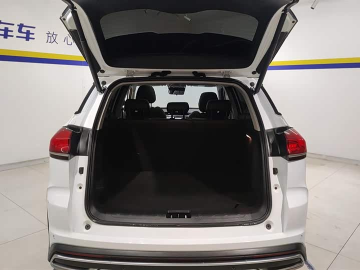 Фото 4 - Geely Atlas