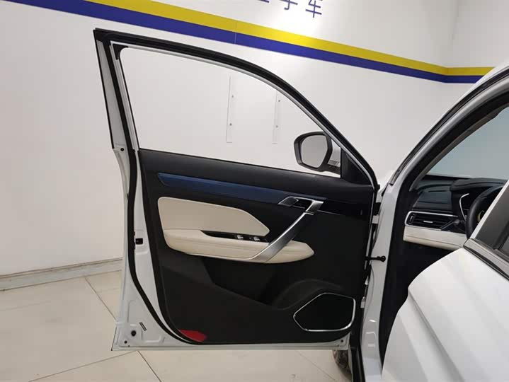 Фото 7 - Geely Atlas