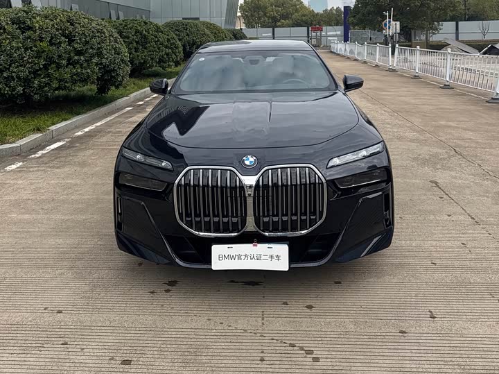 Фото 1 - BMW 7 Series