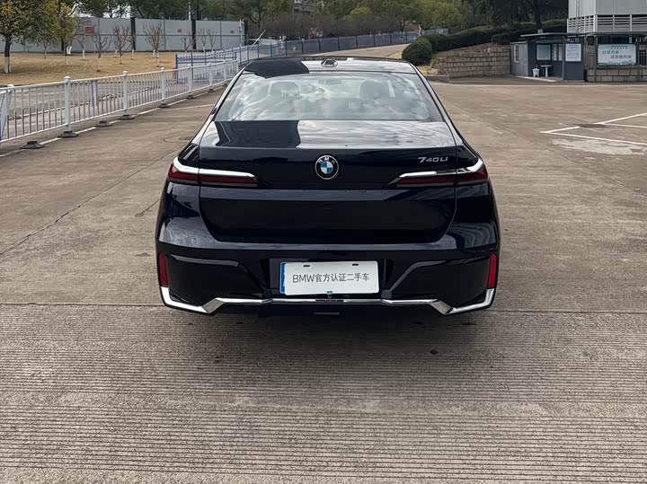 Фото 3 - BMW 7 Series