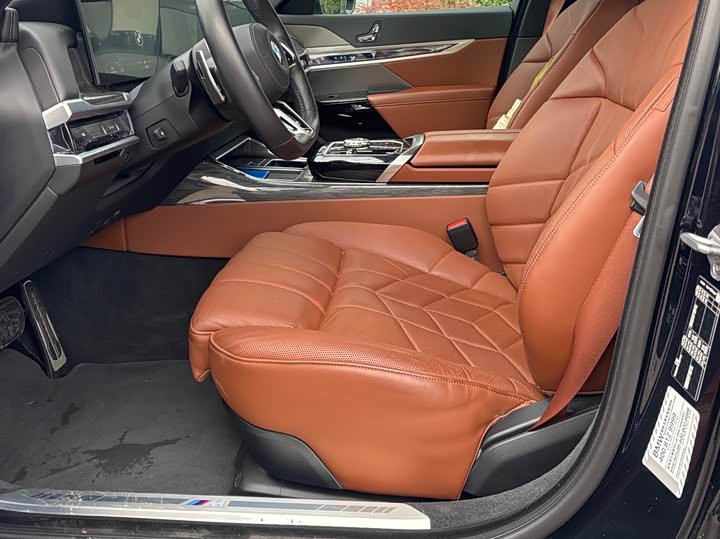 Фото 8 - BMW 7 Series